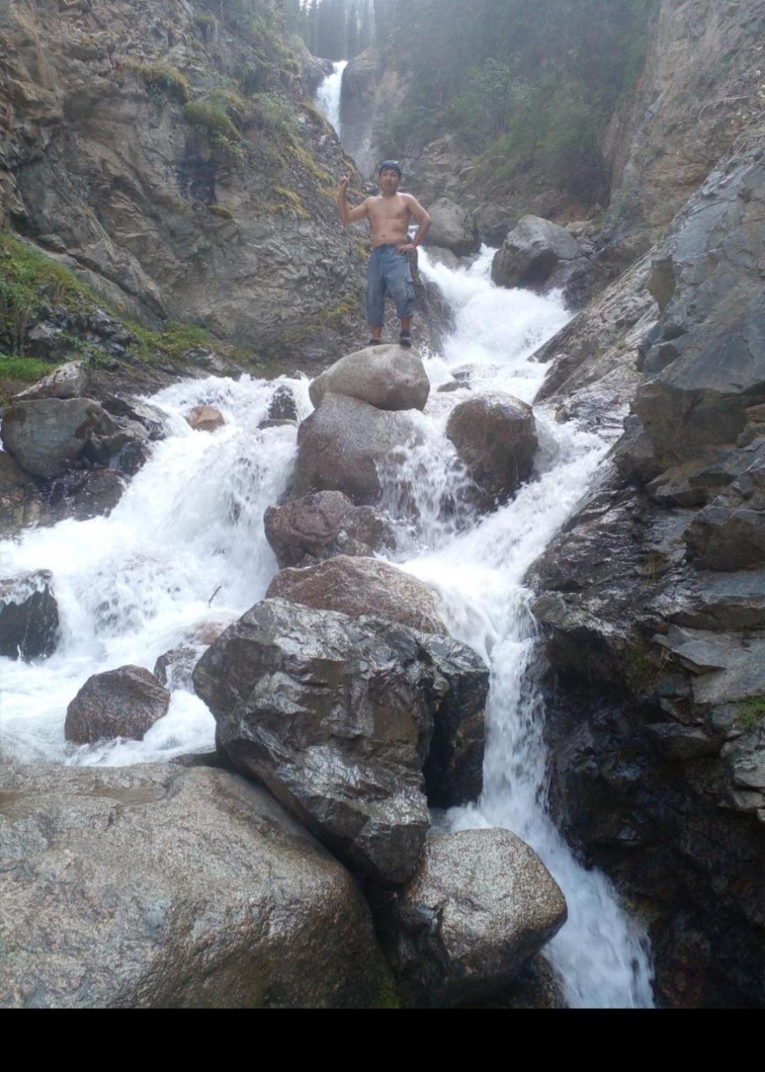Waterfall In The Yard Karakol Luaran gambar